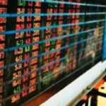 Índice da bolsa de valores brasileira  fecha em alta e renova recorde acima dos 150 mil pontos