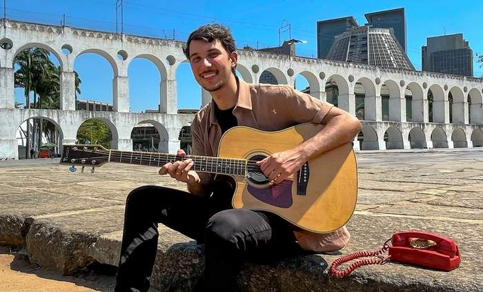 Relvas apresenta versão acústica de “Lapa” e revela novo olhar sobre a faixa que celebra o agora