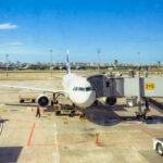 Companhias aéreas brasileiras que assumirem compromissos de descarbonização poderão acessar crédito para comprar querosene de aviação