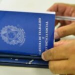 Desemprego cai a 5,2% no Brasil e atinge menor nível desde 2012, aponta IBGE 