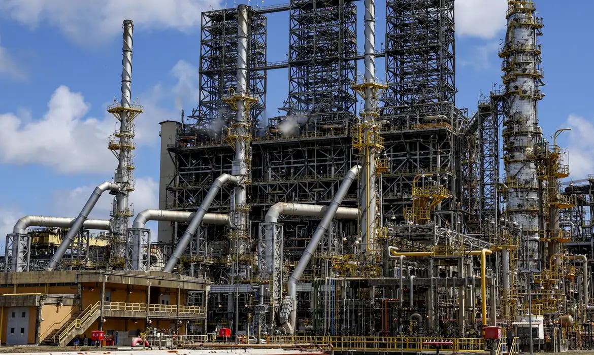 Juros altos “penalizam” Indústria em 2025, aponta CNI