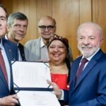 OMS entrega ao Brasil certificado de eliminação da transmissão vertical do HIV como problema de saúde pública