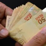 Segunda parcela do 13º salário deve ser paga até sexta-feira (19)