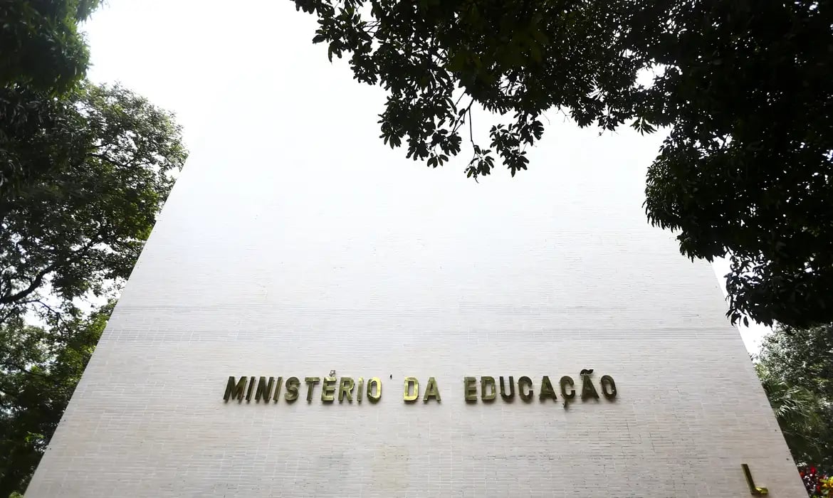 MEC publica autorização de cursos superiores em 23 cidades brasileiras