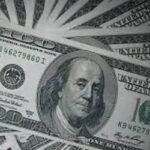 DÓLAR: moeda volta a cair com continuidade do conflito no Irã e espera por Super Quarta