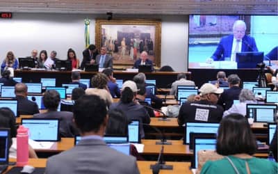 Após pedido de vista, comissão da Câmara adia votação do fim da escala 6×1