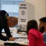 Oscilação nas intenções de voto entre Lula e Flávio Bolsonaro (segunda-feira, 25)