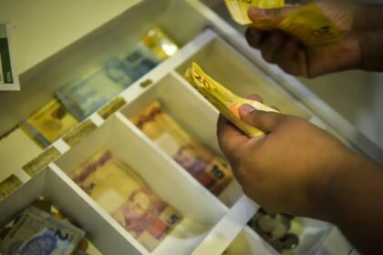 Governo lança Novo Desenrola Brasil para aliviar dívidas de famílias, estudantes e pequenas empresas (dia 4 de maio de 2026)