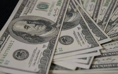 Dólar cai 0,26% e é cotado a R$ 5,00 (terça-feira, 2)