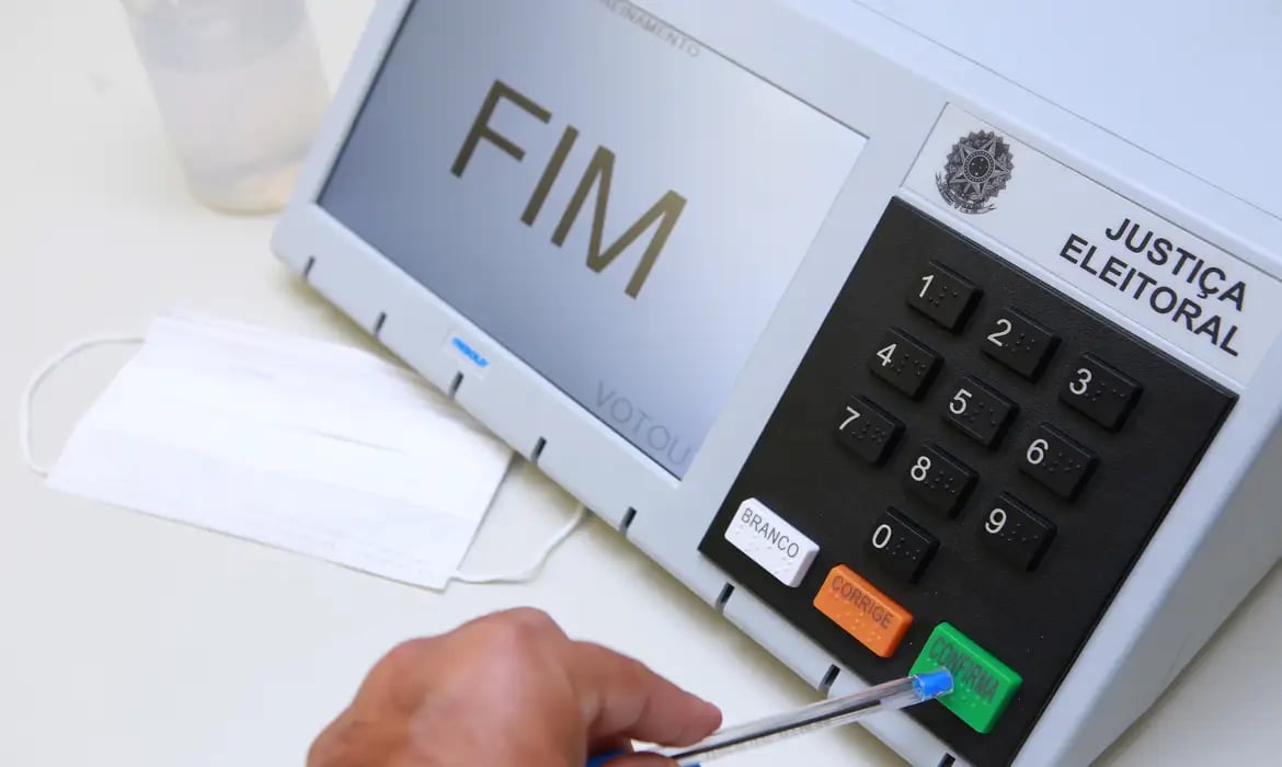Caiado apresenta propostas para comunicação, segurança e economia em encontro da ABERT e ANJ