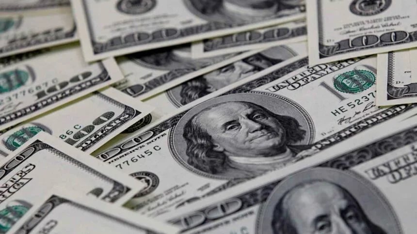 Dólar fecha o último pregão aos R$ 5,08, após alta de 0,44%