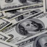 Dólar encerra em baixa após valorização do petróleo, mas ainda segue em alta no curto prazo (terça-feira, 18 de julho)