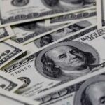 Dólar fechou a R$ 5,11 na segunda-feira (27)
