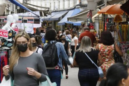 Índice de Confiança do Consumidor recua 0,4 ponto em julho, atingindo menor patamar desde março