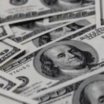 Dólar opera perto da estabilidade após suspensão dos ataques ao Irã (3)