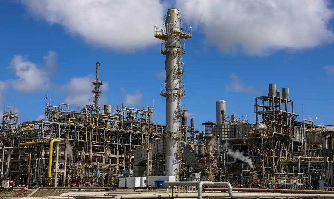 Indústria Química Brasileira Busca Diversificar Mercados e Resistir ao Comércio Exterior