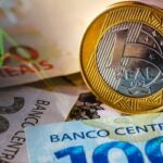 Mercado mantém projeções para inflação, juros, PIB e dólar em 2026
