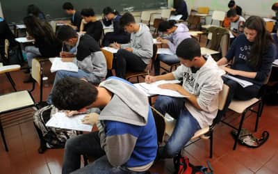 Caixa Econômica libera nova parcela do Programa Pé‑de‑Meia para estudantes de EJA