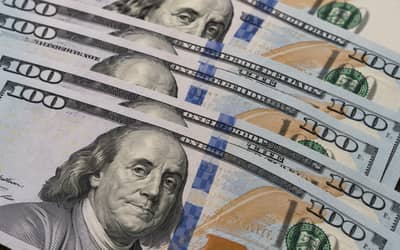 Dólar encerra sessão em baixa após declarações do Fed