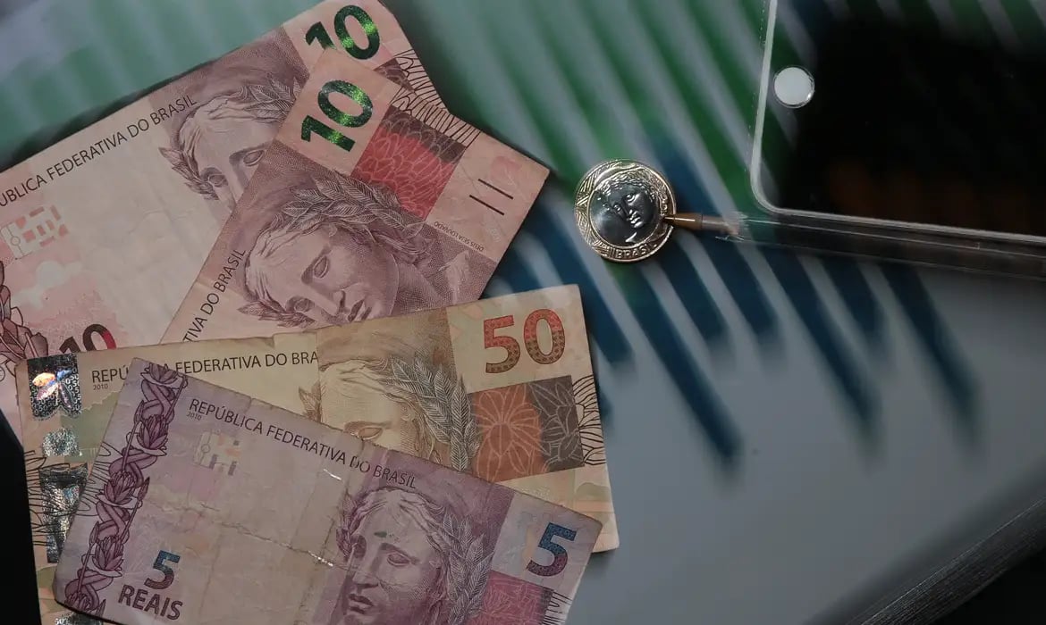 Orçamento de 2027: governo estima salário mínimo de R$ 1.741 e não reajusta Bolsa Família