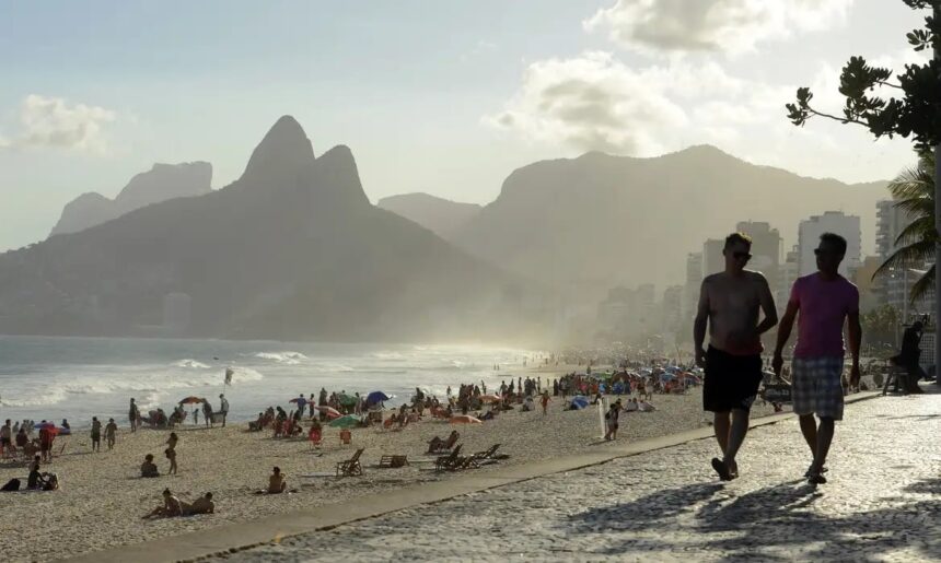 Pesquisa inédita do MTur vai mapear perfil de turistas em 50 municípios
