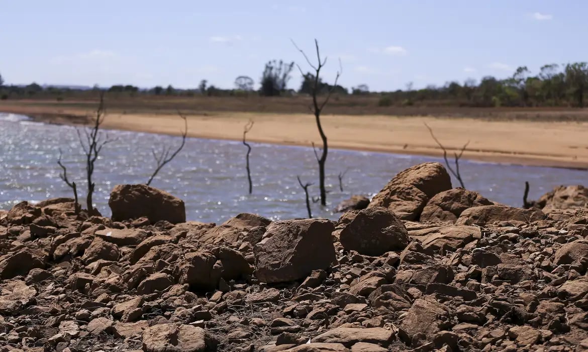 Previsão climática Inmet destaca desafios para agricultura no Brasil (setembro e novembro)