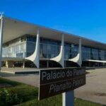 Flávio Bolsonaro e Lula se preparam para o segundo turno da presidência (25 de outubro)
