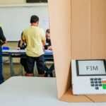 Flávio Bolsonaro lidera pesquisas de segundo turno, mas Lula ainda disputa